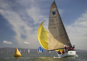 B-Line sets at the windward mark