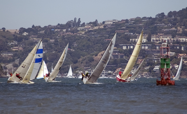 Pursuit race rounding Harding Rock